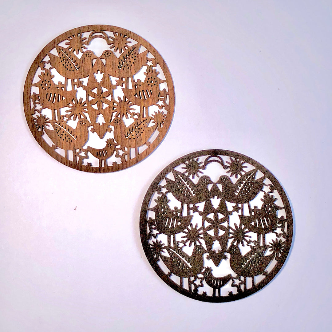 Etno Design フェルトコースター「The Whole Small World is on the Lily Blossom(ユリと小鳥)」