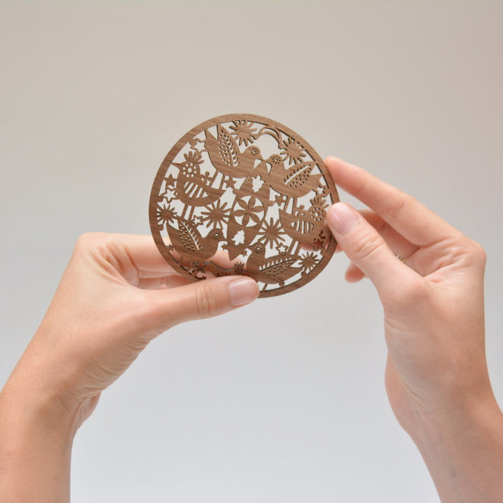 Etno Design フェルトコースター「The Whole Small World is on the Lily Blossom(ユリと小鳥)」