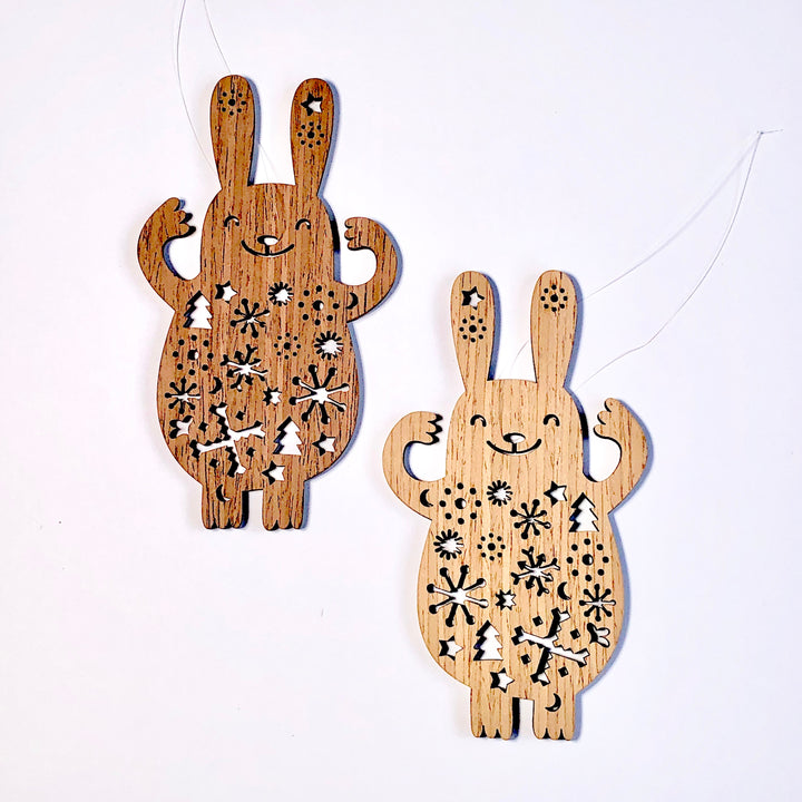 Etno Design 木製オーナメント「Bunny with a So Big Armful of Greetings(スマイルバニー)」
