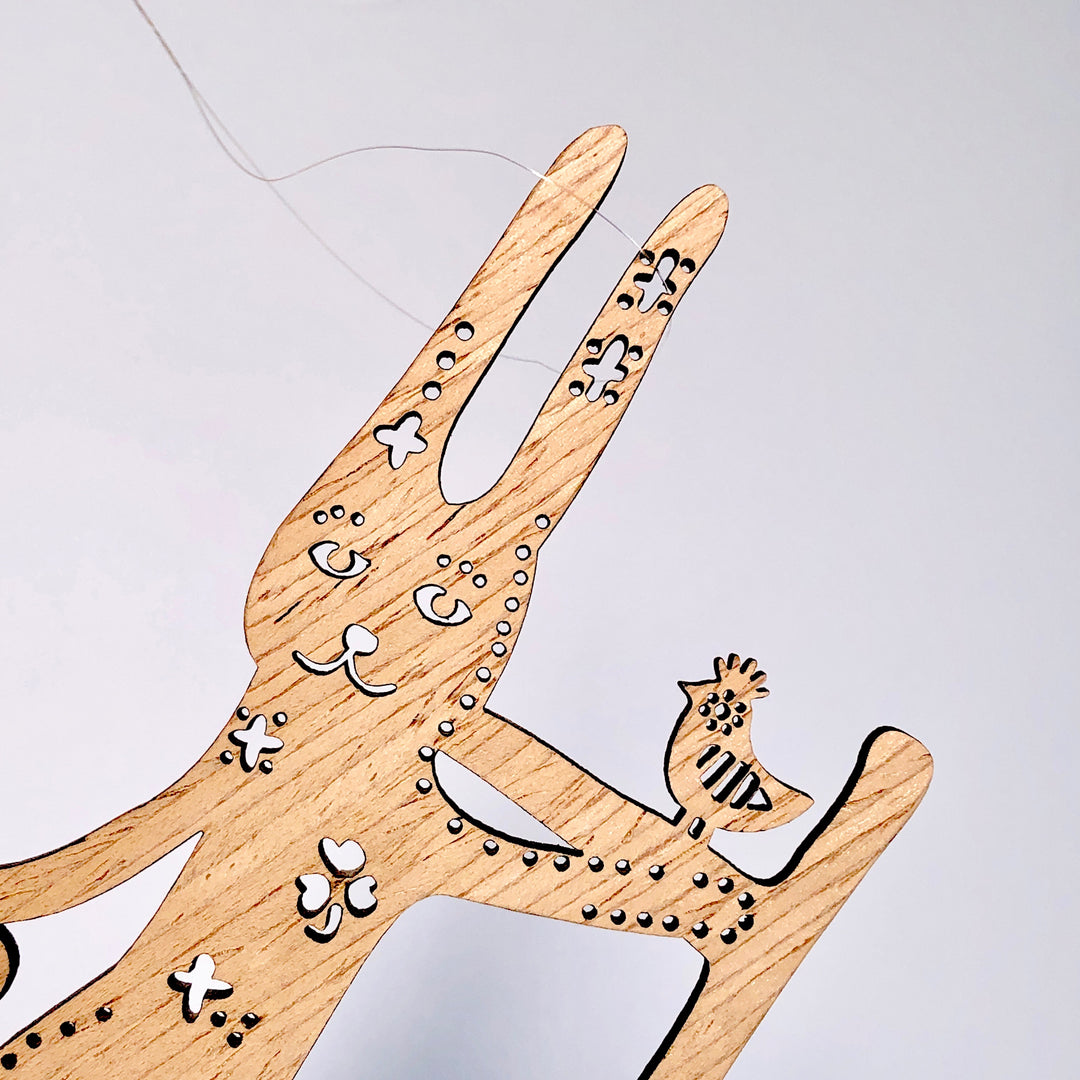 Etno Design 木製オーナメント「Bunny, Wishing to Know When All Will be Well(はしごバニー)」