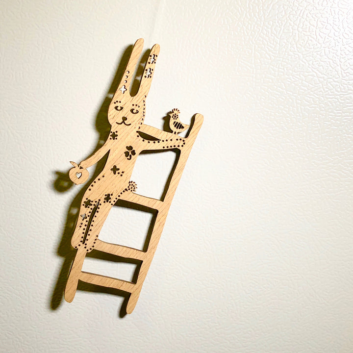 Etno Design 木製オーナメント「Bunny, Wishing to Know When All Will be Well(はしごバニー)」