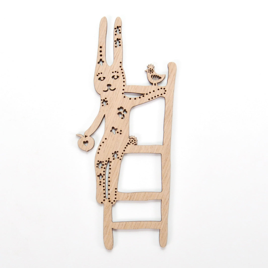 Etno Design 木製オーナメント「Bunny, Wishing to Know When All Will be Well(はしごバニー)」