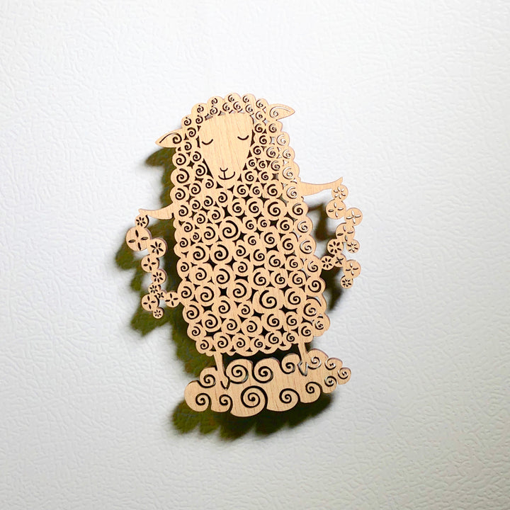 Etno Design 木製オーナメント「Conversation with a Sleeping Sheep(ヒツジ)」